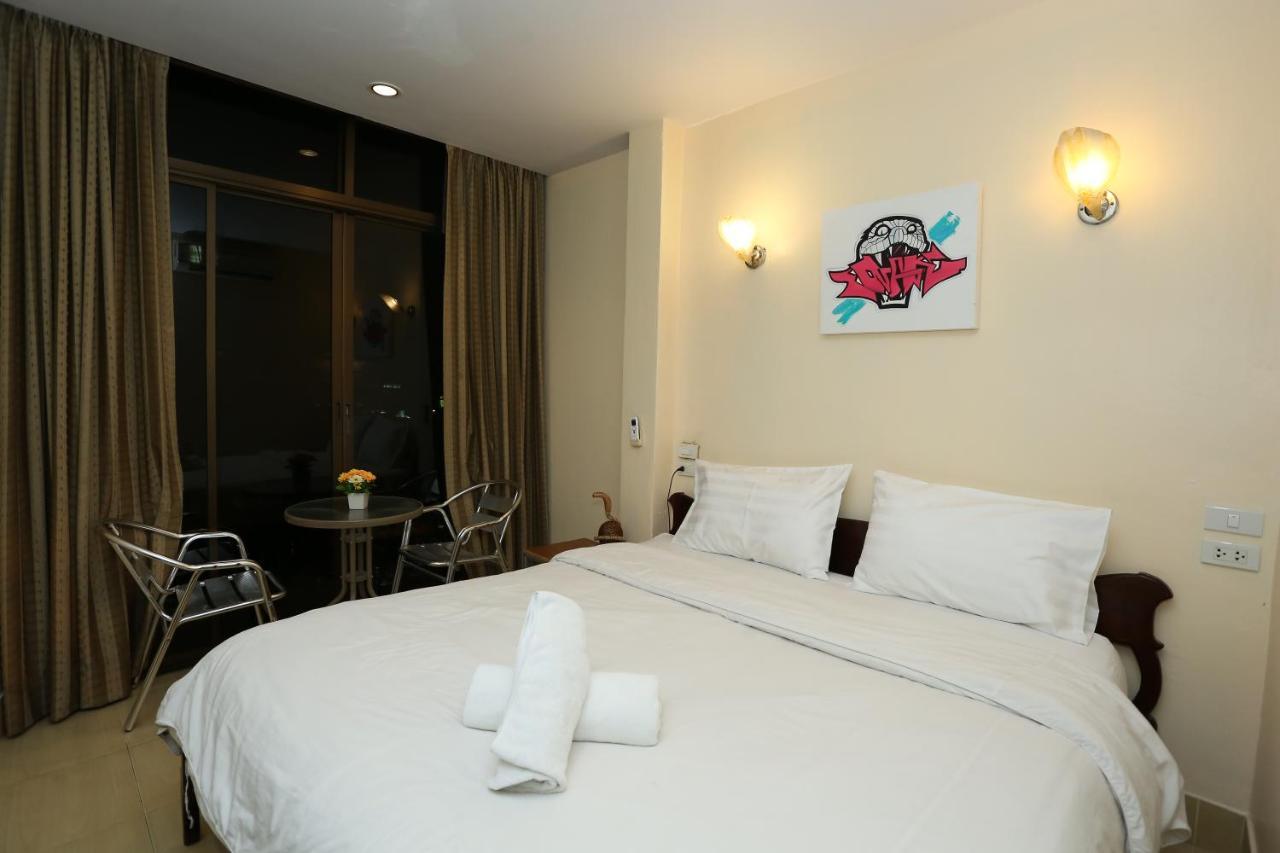 Zodiac Hotel Patong Экстерьер фото
